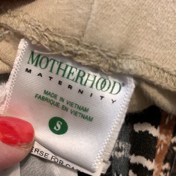 Motherhood maternity cargo capris size small - Picture 6 of 7